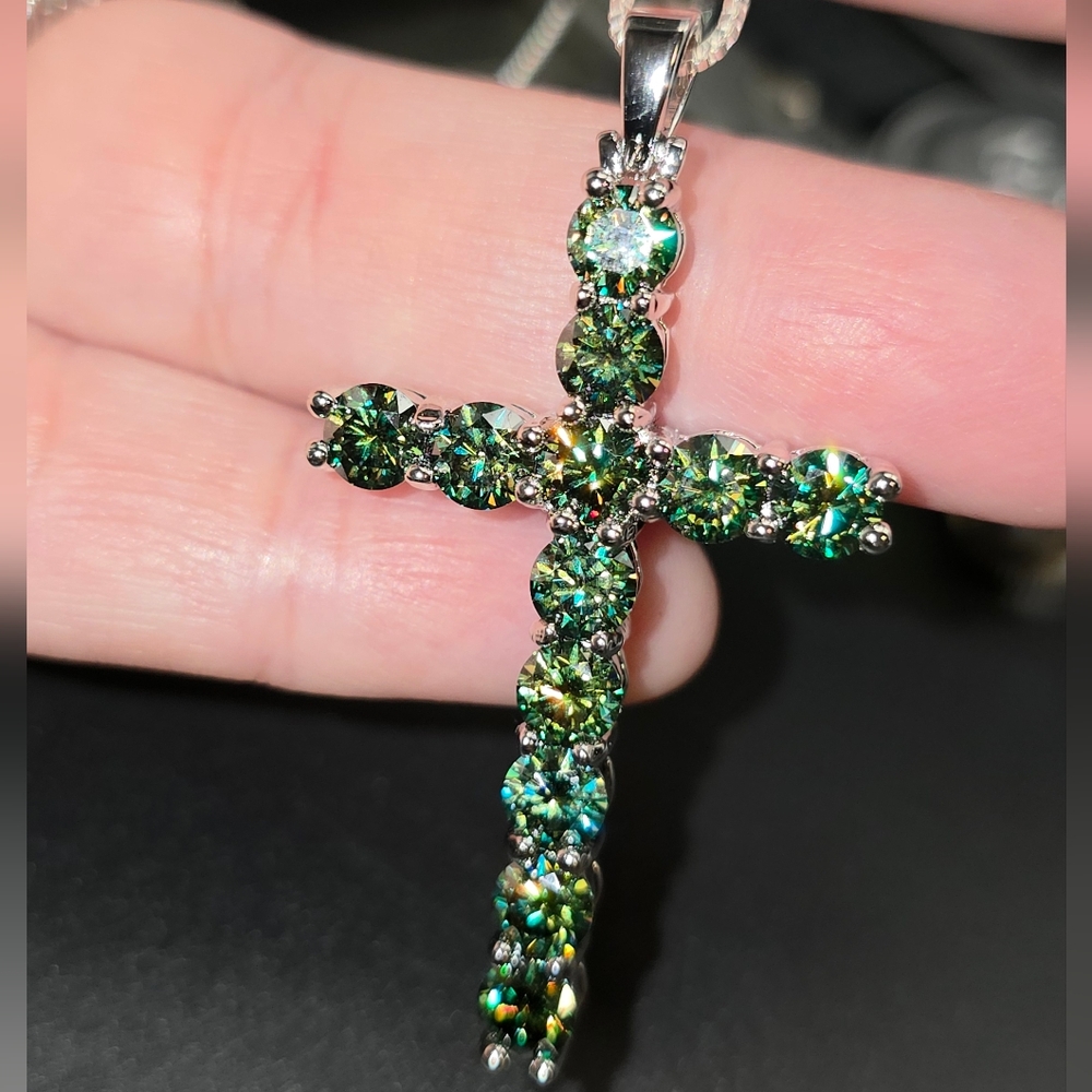 π 5 CTW Green Moissanite Cross Pendant | S925. White Gold Plated | - Picture 2 of 8